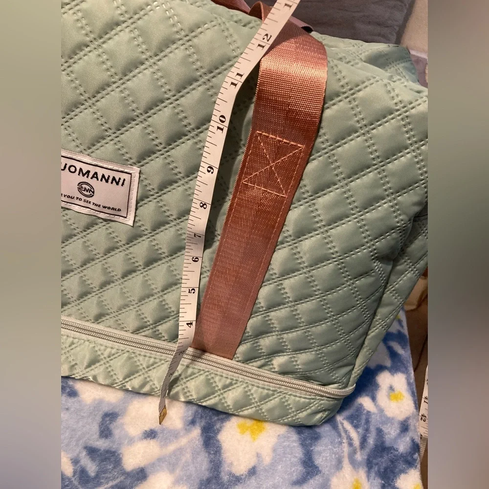 Luxury Large Capacity Duffel Bag with attachable shoulder strap - Picture 10 of 11